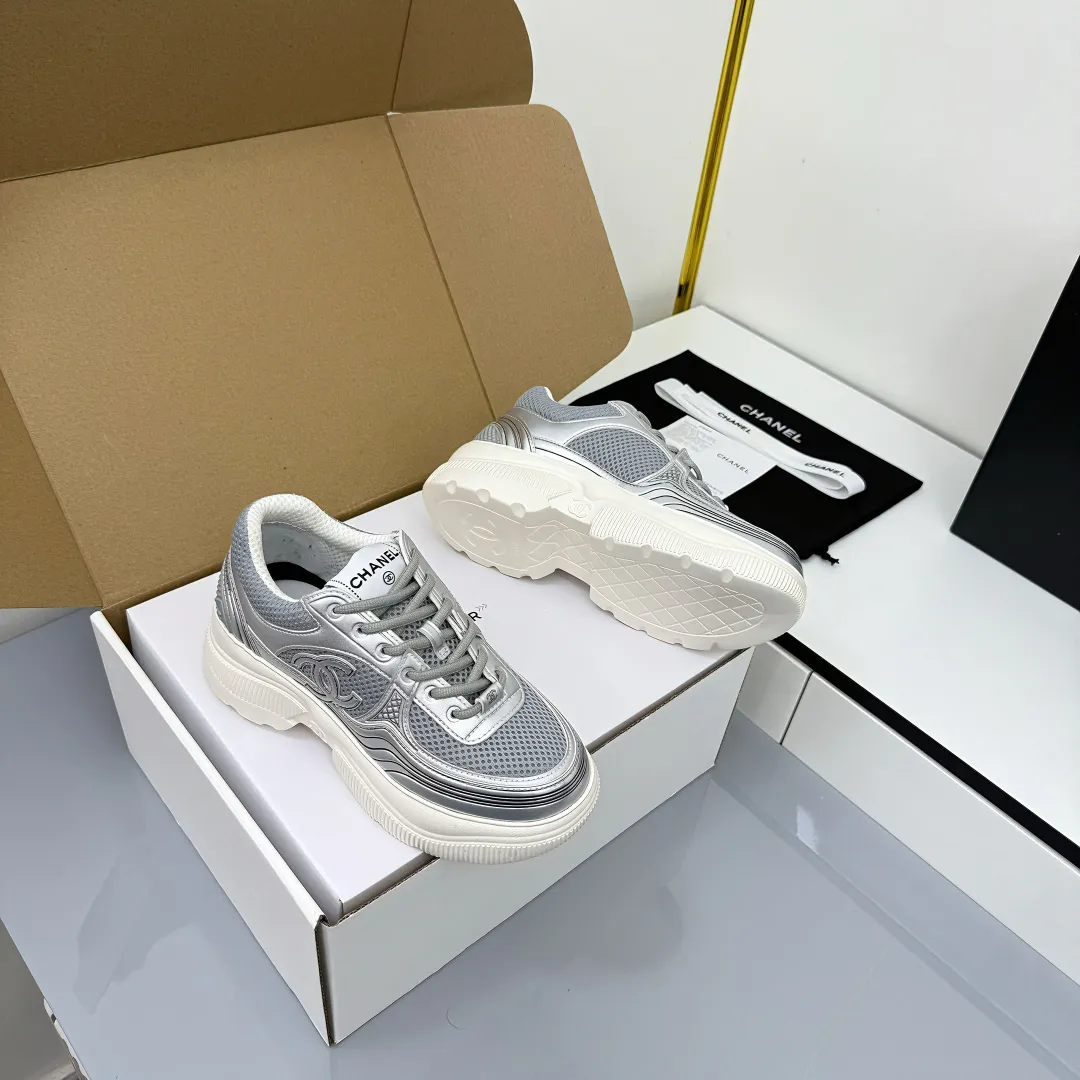 👟👟Ex-factory price 660👟👟 Chanel bread shoes ~ original calfskin panda shoes Chanel 25C latest hot style panda black and white sports shoes casual sneakers Xiaoxiang hot item classic black and white panda color coco girls must pay Fabric: original custom mixed sheepskin lining: original imported breathable mesh lining outsole: Original molded rubber + TPU combination Size: Women's 35-41 Buy now👉 Buy now👉